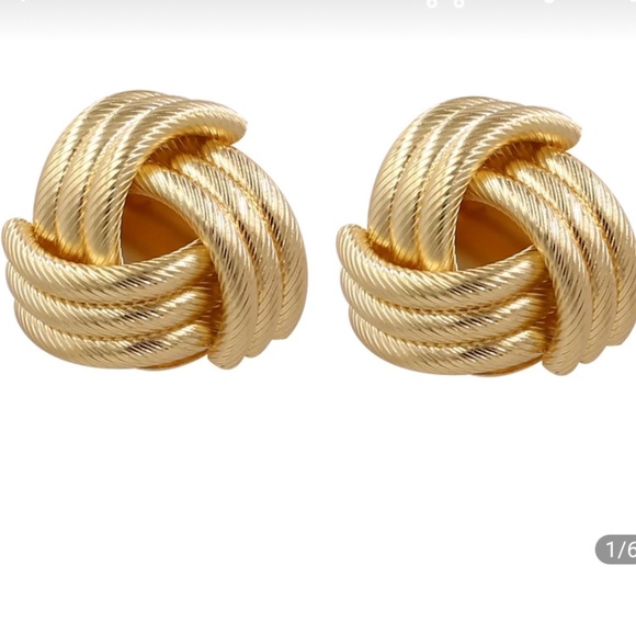 no brand Jewelry - BNWT BEAUTIFUL LG GOLD-TONE KNOT STYLE EARRINGS